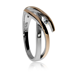 Prsten v kombinaci zlaceného a rhodiovaného stříbra